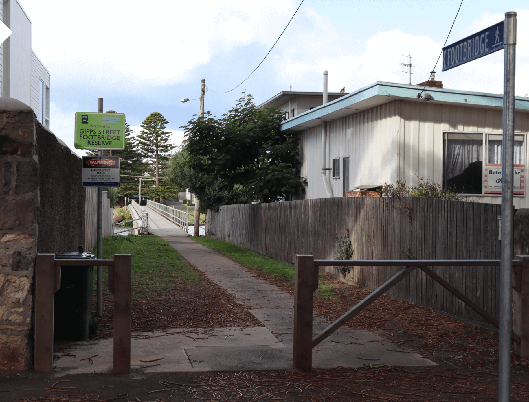 pathway leading to the footbridge over the Moyne River